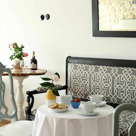 1872 River House By Olivia Oporto