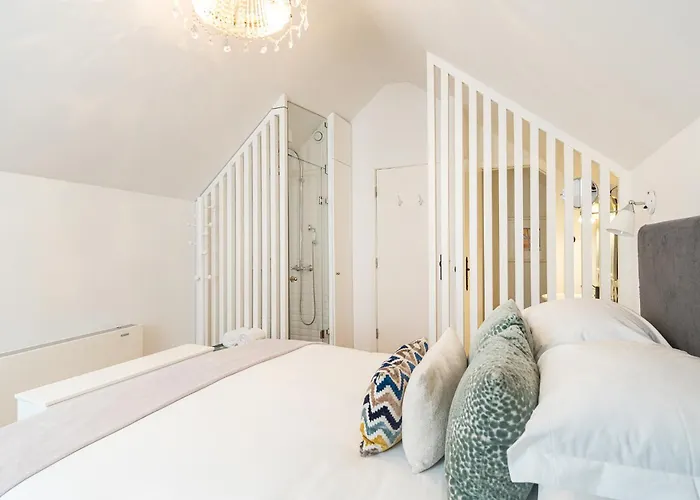 1872 River House By Olivia